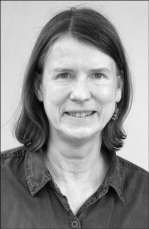 Schwarz-Weiß-Foto: Aktuelles Portraitbild von Babette Sponheuer 04/2024