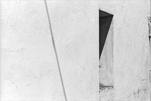 Schwarz-Weiß-Foto, Titel Siesta I, Motiv: Detailaufnahmen von ,weißen' Dörfern in Andalusien, hier Fensterbank mit Schatten